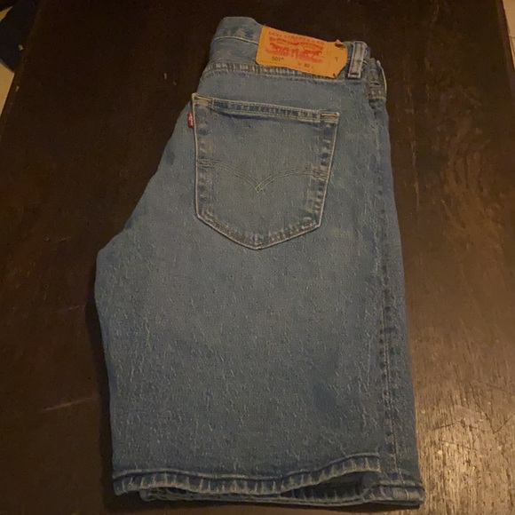 Levi Shorts - Picture 3 of 3